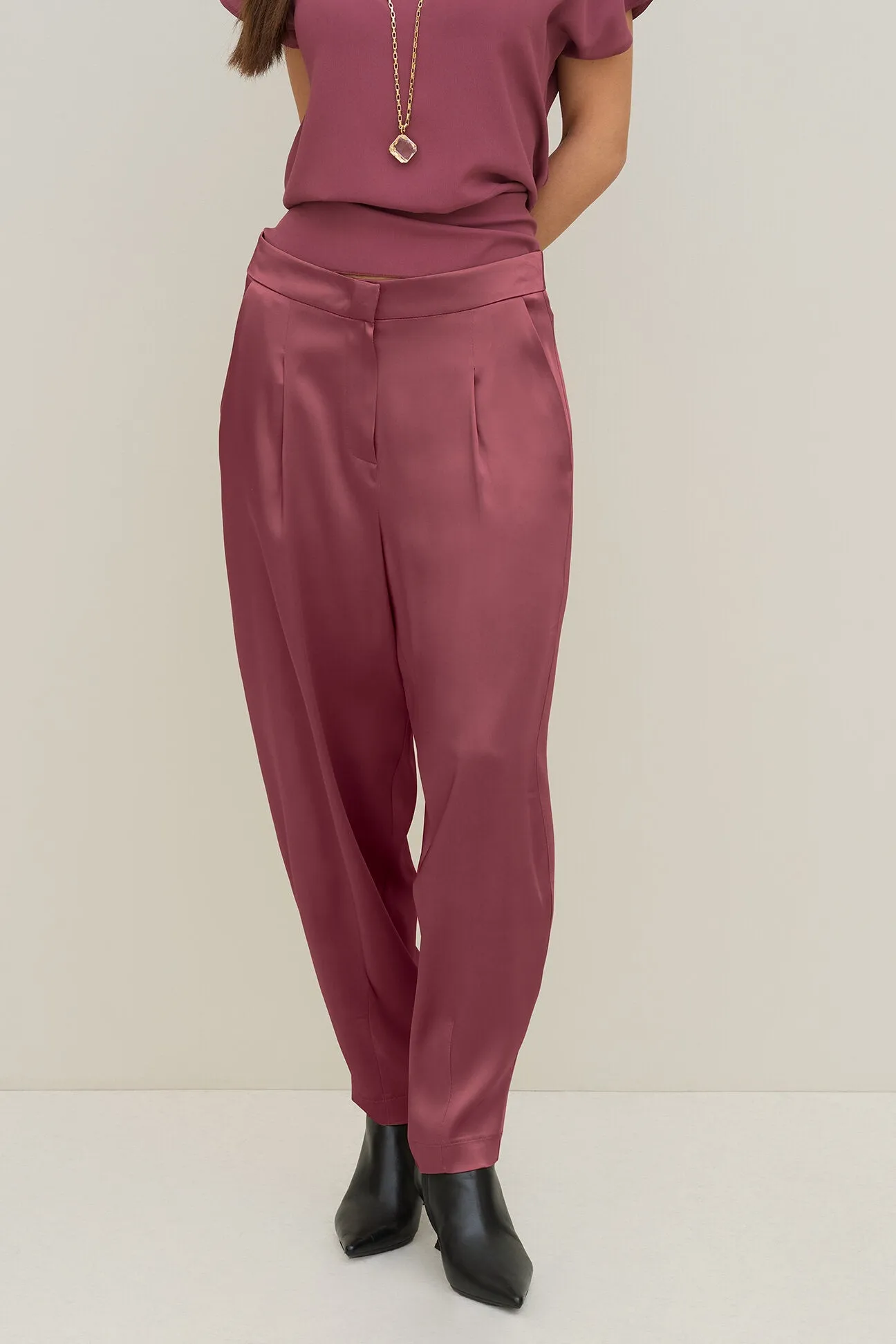 Pantaloni ampi in raso elasticizzato bouganville
