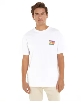 T-shirt mezza manica bianca con maxi logo flag multicolor sul retro